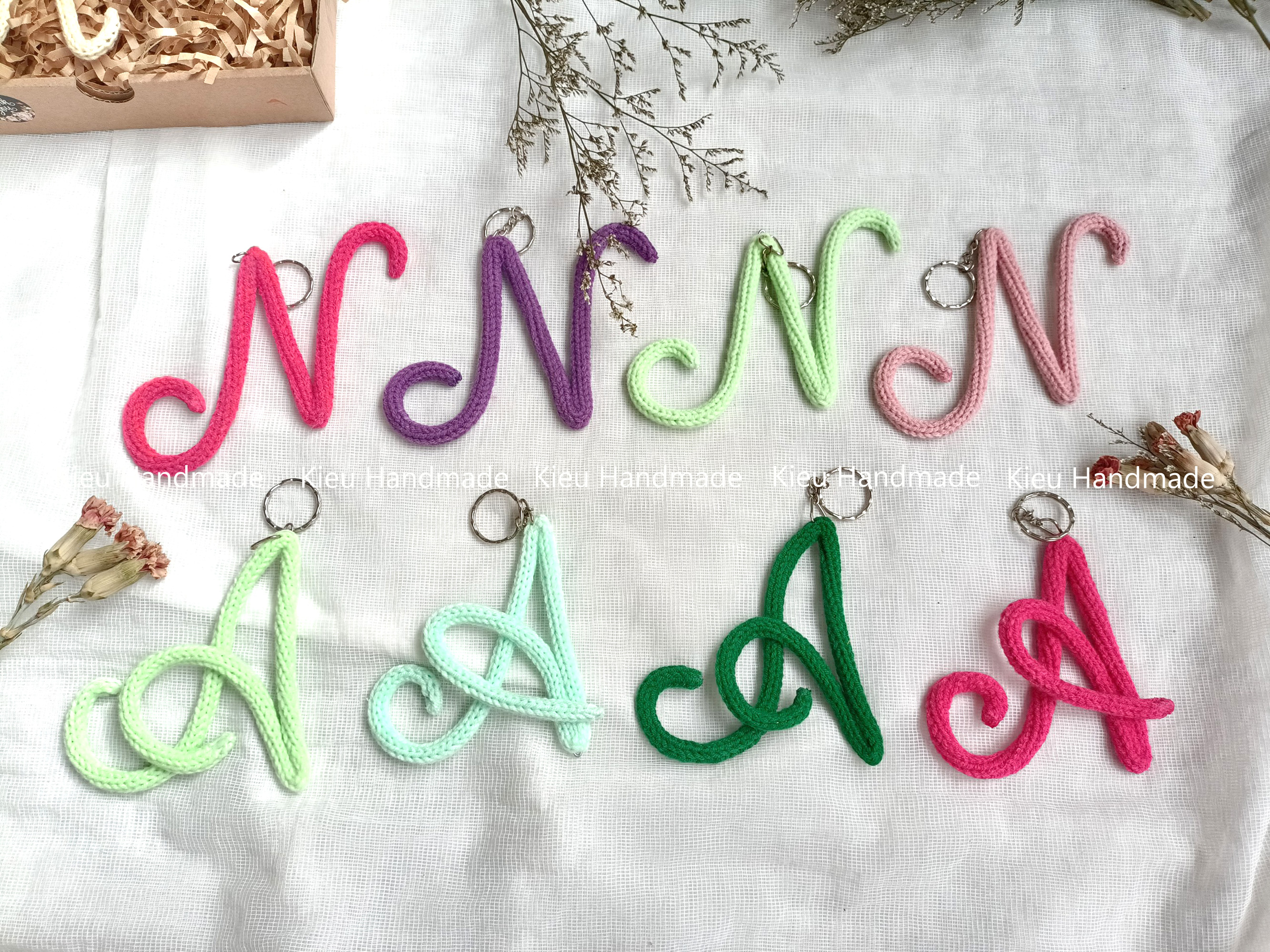 Móc khoá chữ len theo yêu cầu (Nhăn tin cho shop chọn màu và chữ cái)