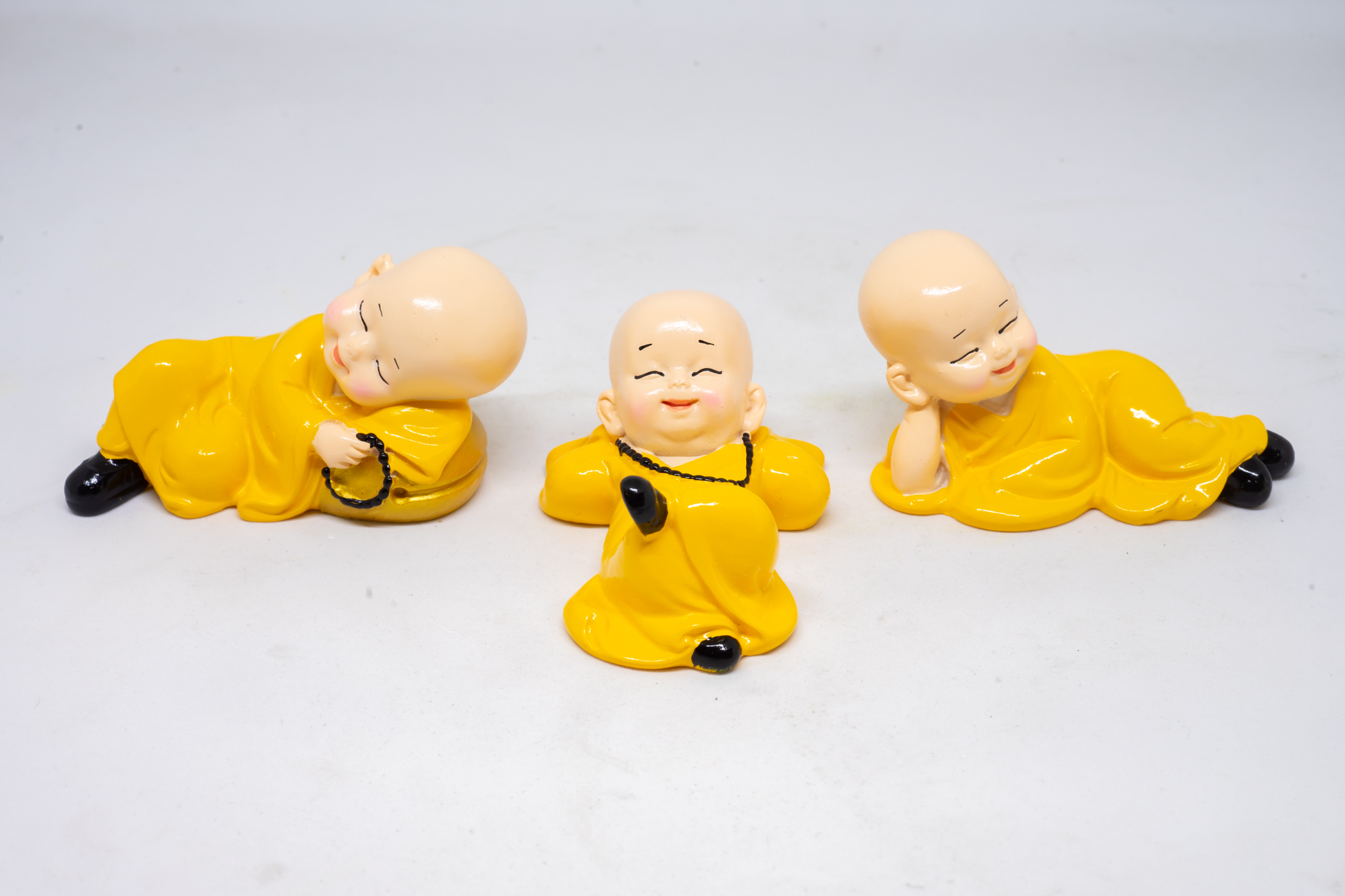 Bộ tượng Chú tiểu nằm an nhiên trang trí ô tô cao 4cm