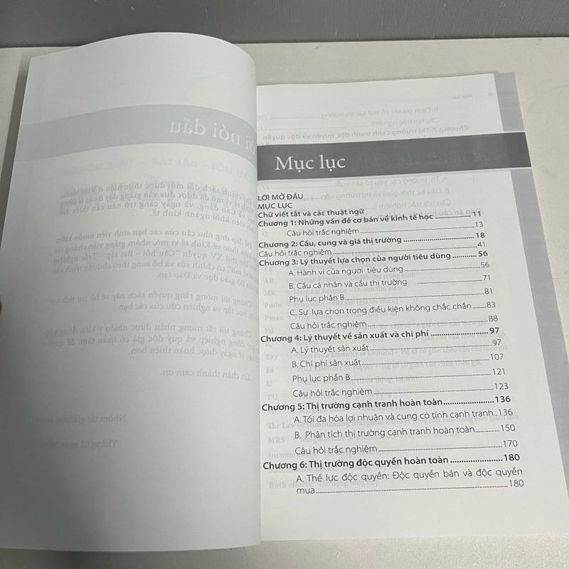 Sách - Câu Hỏi - Bài Tập - Trắc Nghiệm Kinh Tế Vi Mô (Trường ĐH Kinh Tế TP. Hồ Chí Minh)