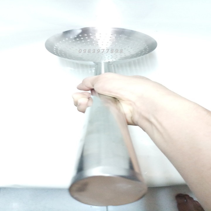VỢT INOX LỔ CÁN DÀI 60CM.