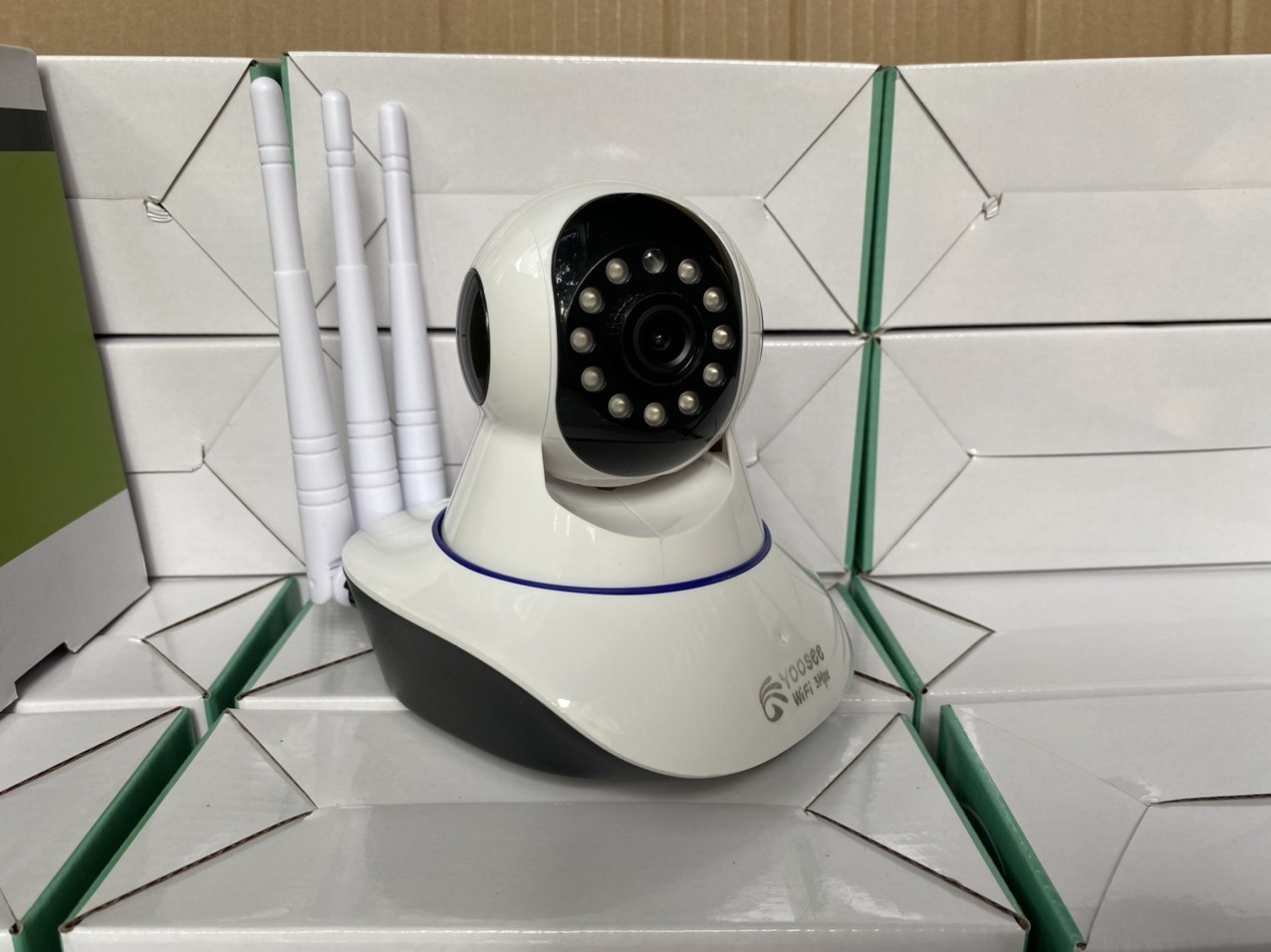 Camera Wifi Trong Nhà Yoosee 3Mpx Full HD, 3 Râu 11 Đèn Hồng Ngoại, Xoay 360 độ , Đàm Thoại 2 Chiều, Cảm Biến Báo Động – Hàng nhập khẩu