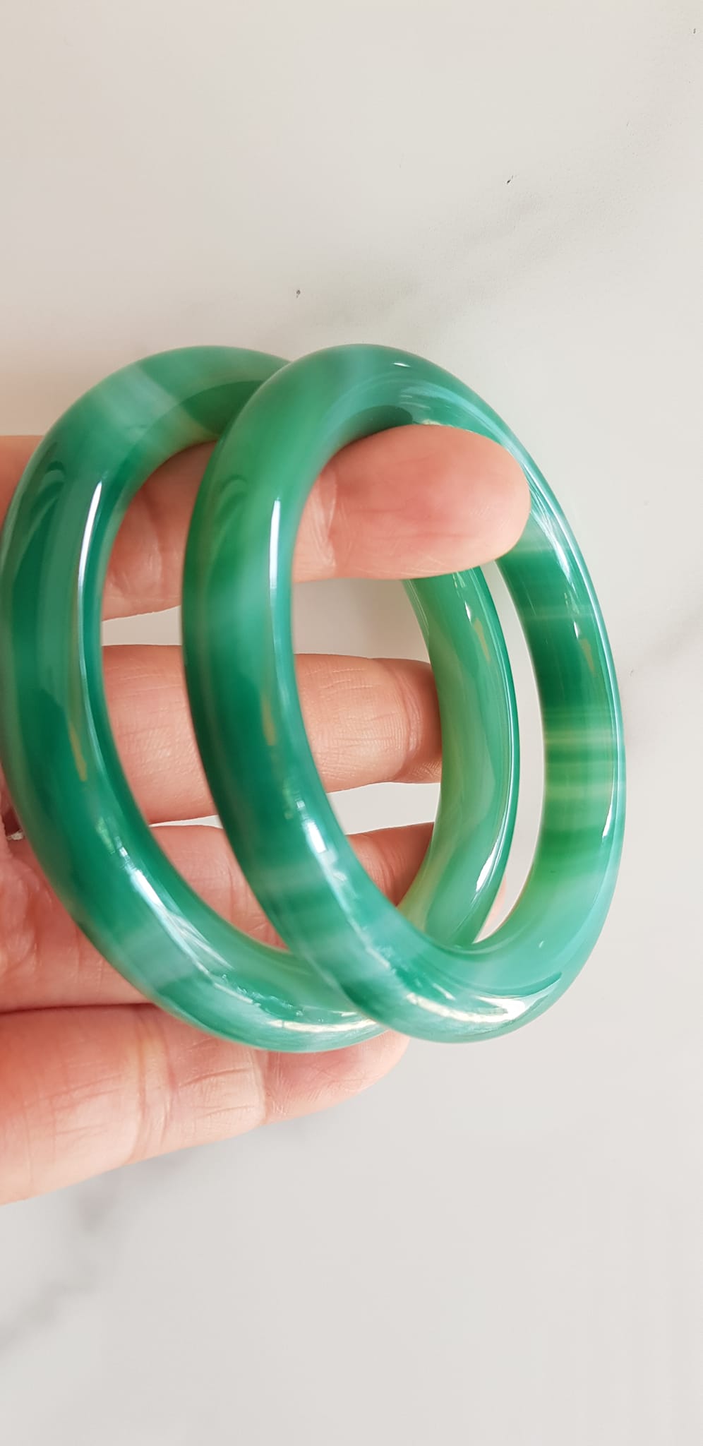 Vòng tay đá mã não xanh vân sọc trắng nhẹ mới Ni 53mm x cọng 9mm Vòng màu xanh ngọc đậm đều vân sọc đẹp ạ Nữ 52kg - 58kg đeo mệnh Mộc hỏa thủy ạ