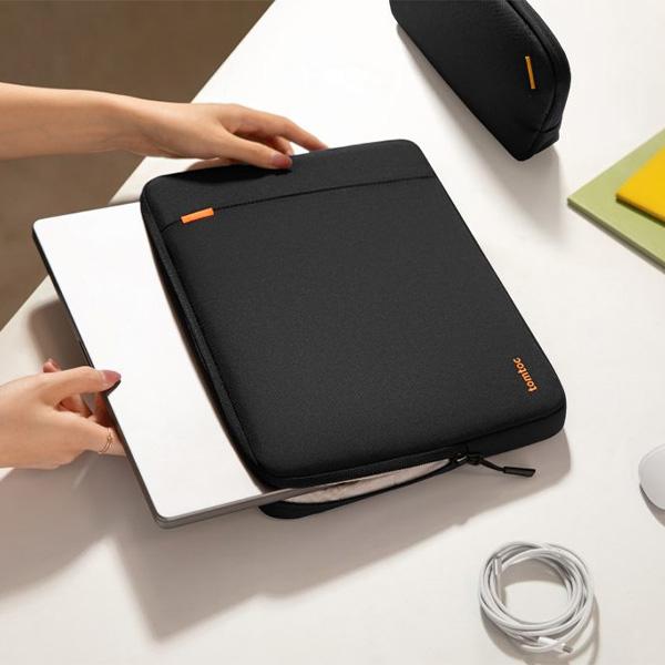 TÚI CHỐNG SỐC TOMTOC DEFENDER-A13 LAPTOP SLEEVE KIT CHO 14-INCH NEW MACB PRO bảo vệ chống va đập - HÀNG CHÍNH HÃNG