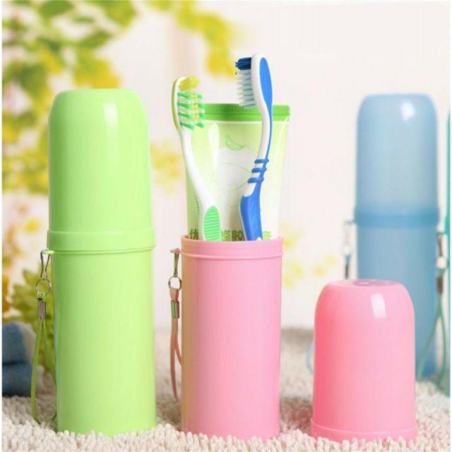 Hộp đựng bàn chải đánh răng có nắp đậy