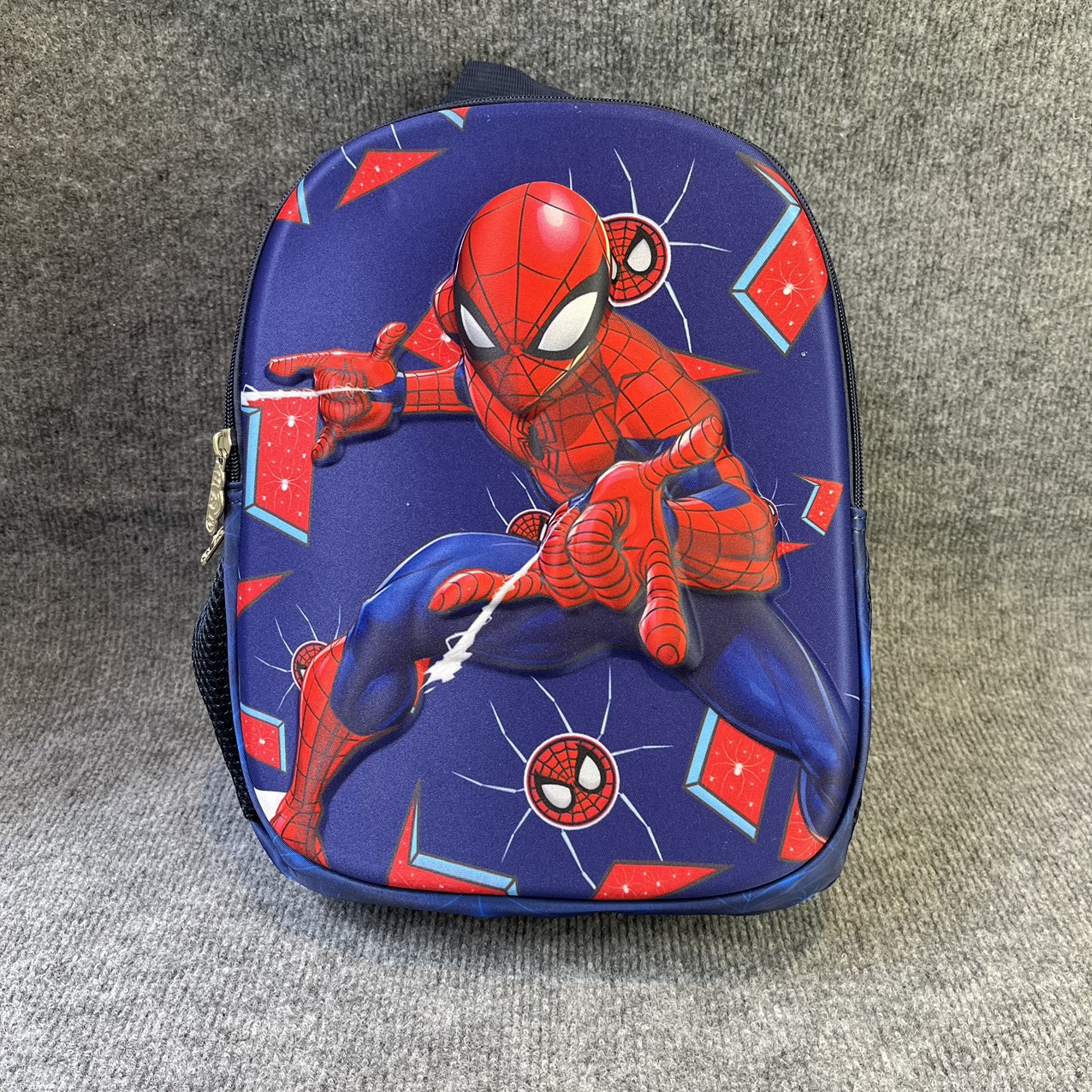 Ba lô in 3D nổi hình siêu nhân người nhện - Spiderman cho bé trai đi học