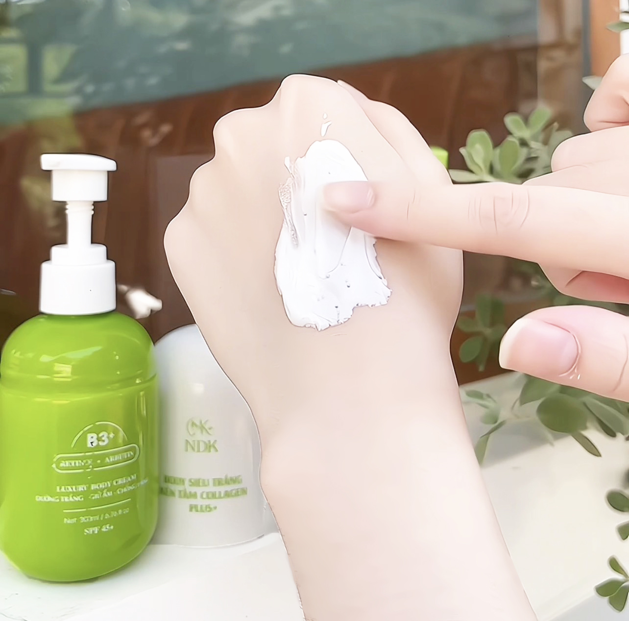 Kem Body Siêu Trắng Kén Tằm Collagen Plus+