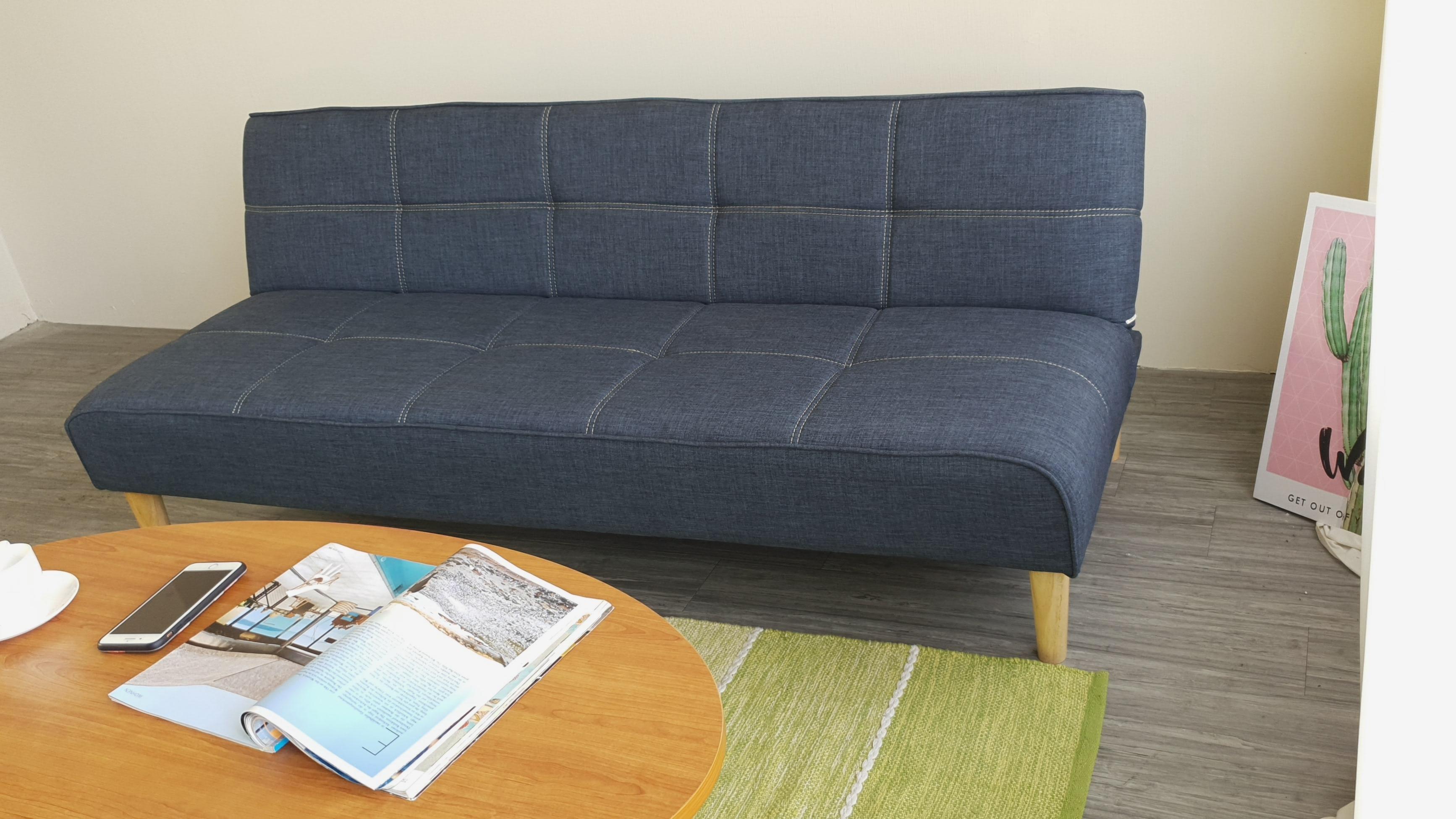 Sofa bed 3 trong 1 Juno sofa chân gỗ màu xanh dương đậm