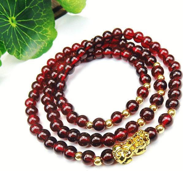 Combo Vòng đeo tay phong thủy đá Ngọc Hồng Lựu đính Tì Hưu Mạ Vàng 18k, kèm hộp đựng lót lụa.