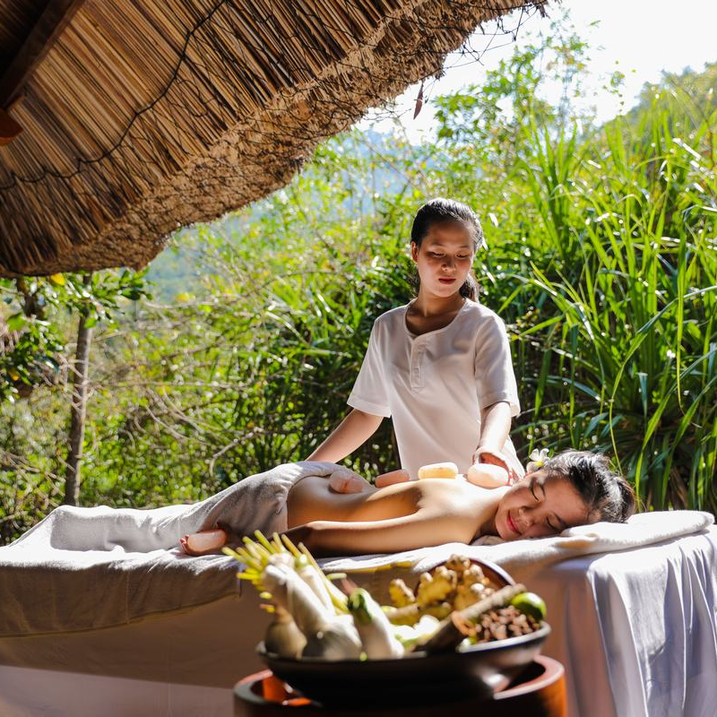 L'Alya Ninh Vân Bay 5*. Trọn gói nghỉ dưỡng 4N3D. Bao Gồm Full Bữa Ăn Hằng Ngày. Dịch vụ Cano Đón Tiễn.  Miễn Phí Trà Chiều & Trái Cây Tươi. Cùng Nhiều Tiện Ích Hấp Dẫn.