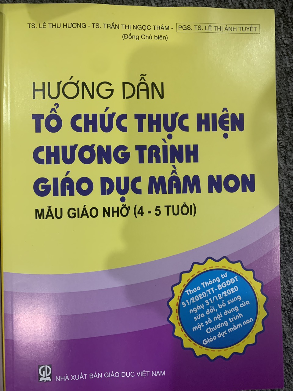 Hướng dẫn tổ chức thực hiện chương trình giáo dục mầm non (Combo 4 cuốn)