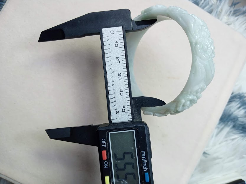 Vòng Tay Đá Liền Khối Hoa Văn Đẹp