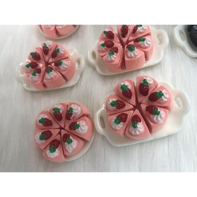 Sét bánh kem trang trí nhà búp bê. Bánh kem mini