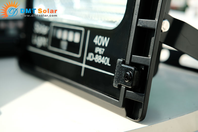 Đèn pha năng lượng mặt trời 40W JD-8840L - Chính hãng