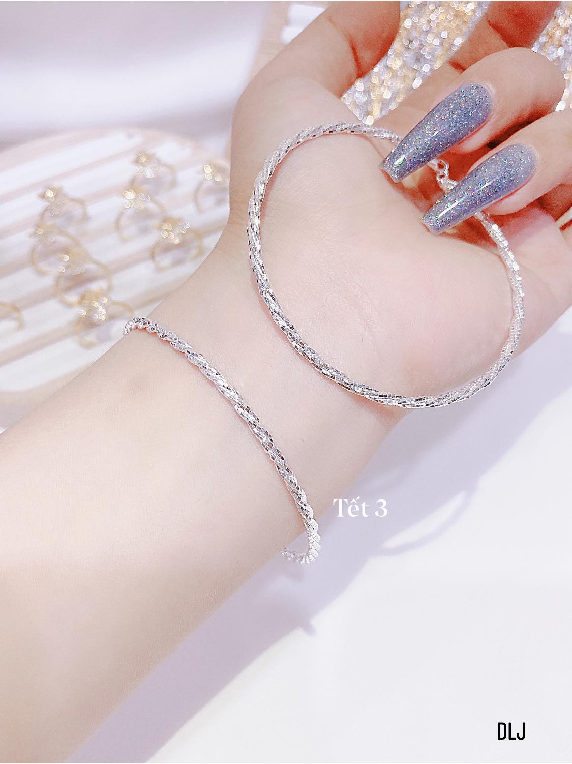 Vòng tay bạc xỏ charm dày dặn