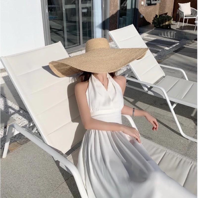 Maxi Trắng Xoè Cổ Yếm