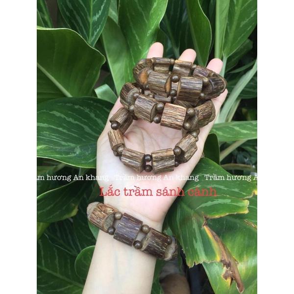 Lắc trầm hương sánh cành