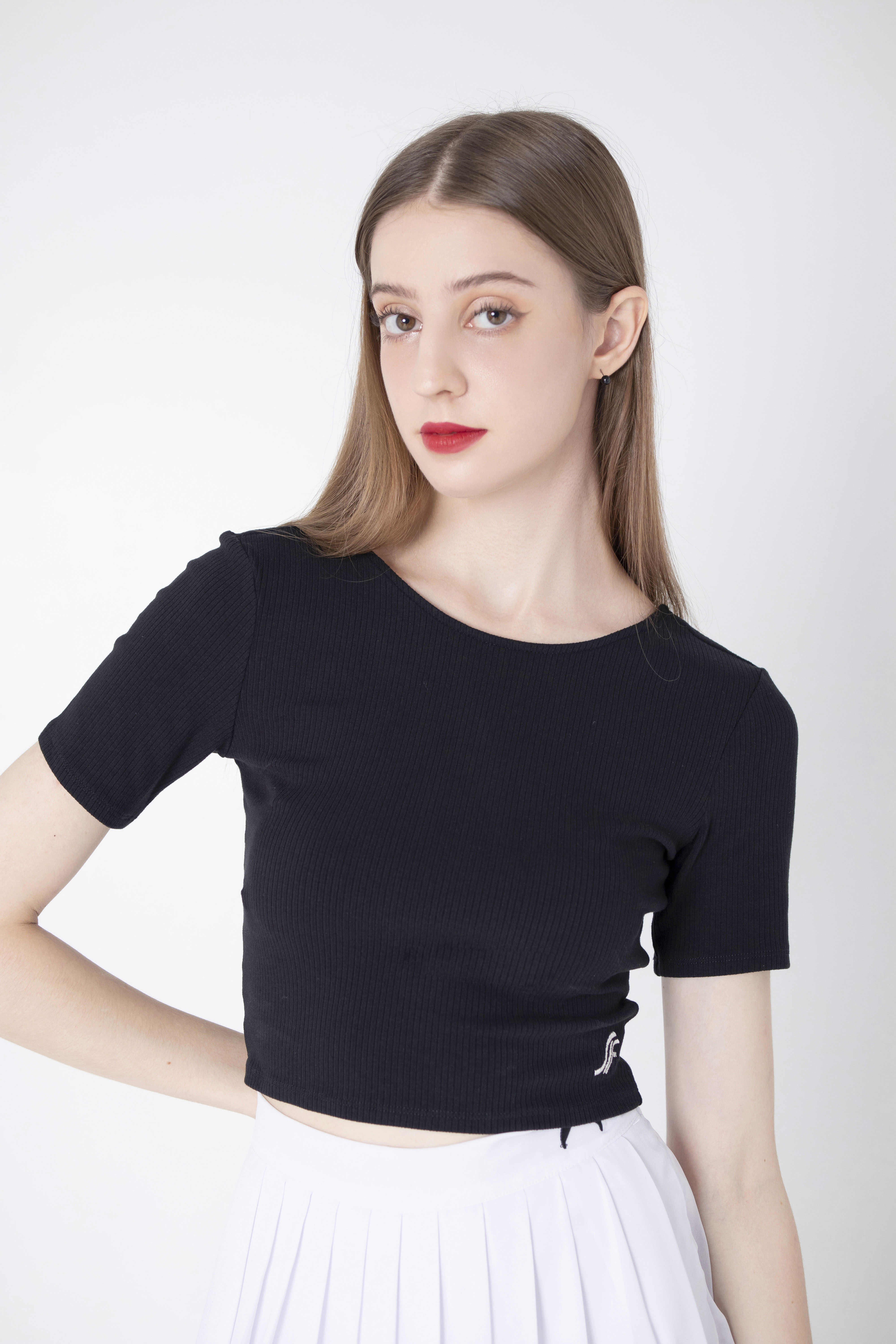 Áo thun Crop-Top SureFlauntFit với thiết kế tinh tế, tôn dáng chị em. trẻ trung và năng động