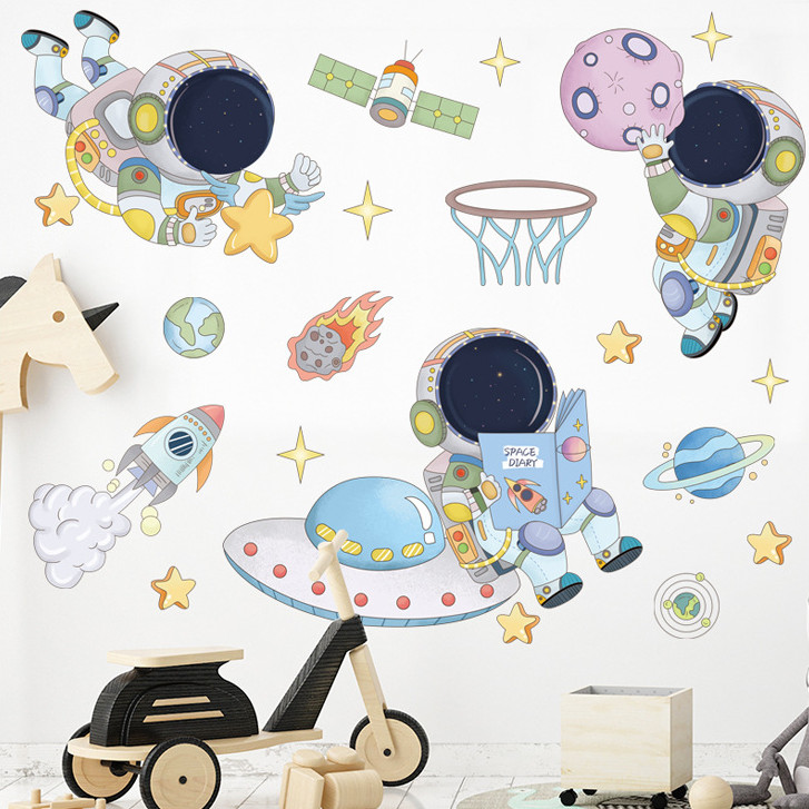 Decal trang trí tường - 3 Chú phi hành gia vui đùa trên không trung