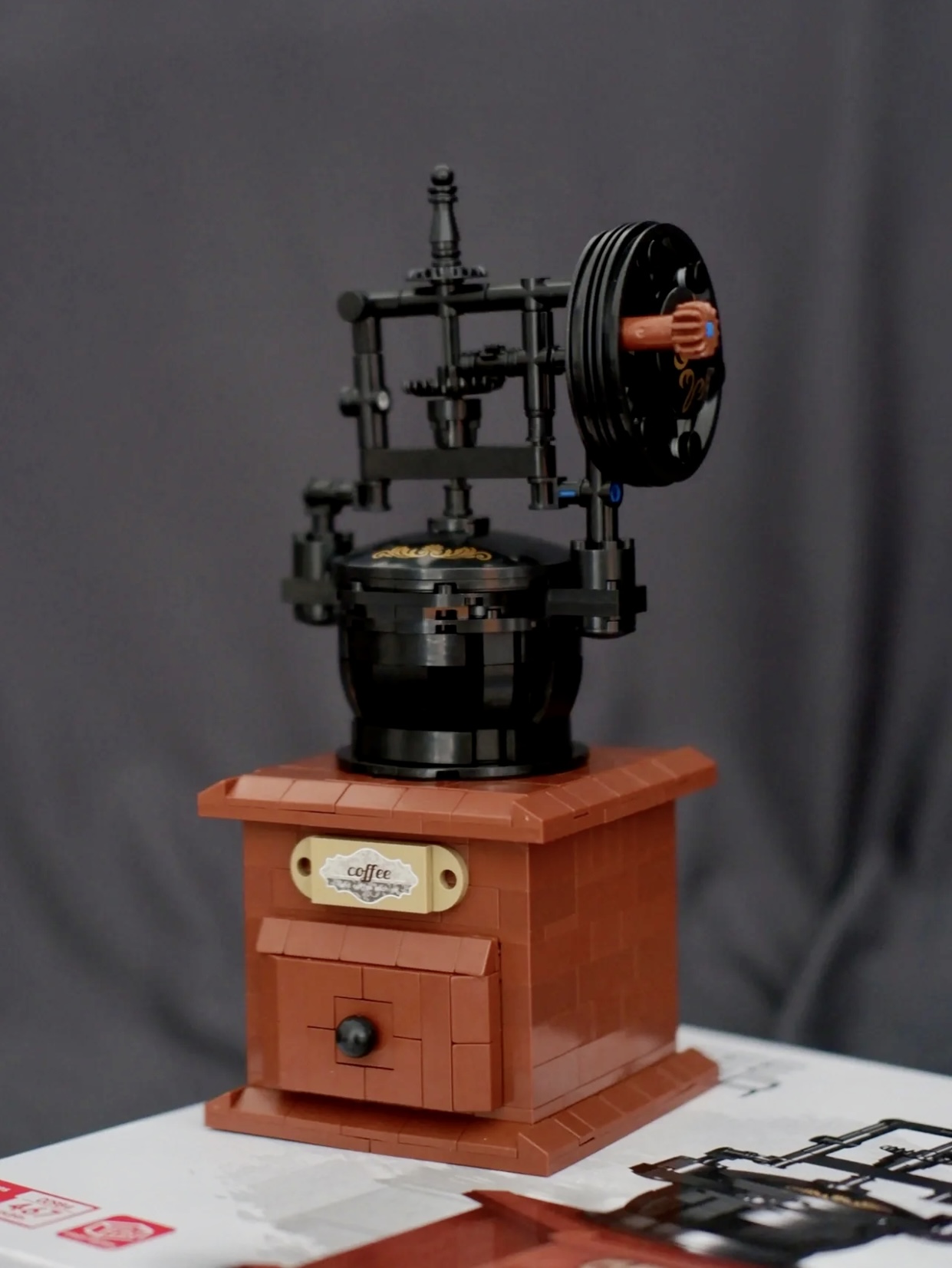 Đồ Chơi Lắp Ráp Mô Hình Máy Xay Cà Phê Bằng Tay Cổ Điển - Vintage Coffee Maker - PCS STORE