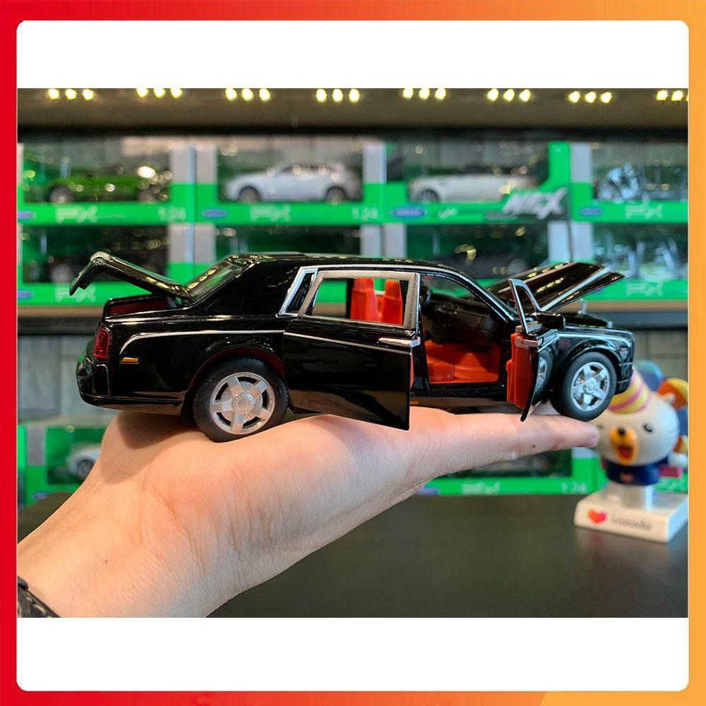 Mô hình xe Rolls Royce Phantom tỉ lệ 1:32 màu đen