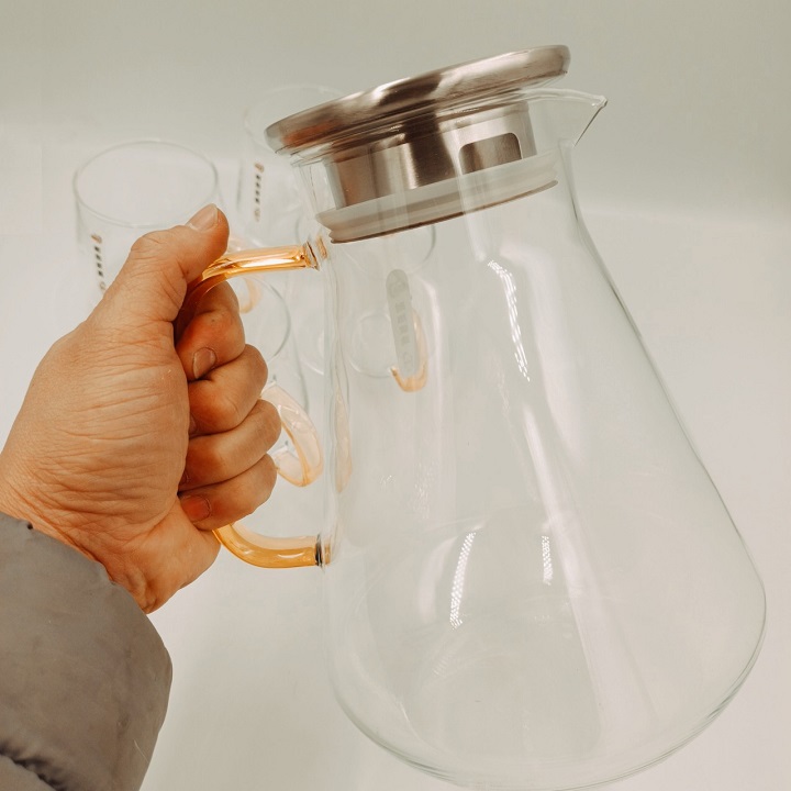 Bình Thủy Tinh Chịu Nhiệt Cao Cấp 1,8 L Tặng Kèm 4 Cốc Sang Trọng Tinh Tế.