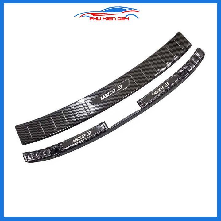 Ốp chống trầy cốp Mazda 3 2020-2021-2022 thép không gỉ vân Cacbon bảo vệ xe chống va đập
