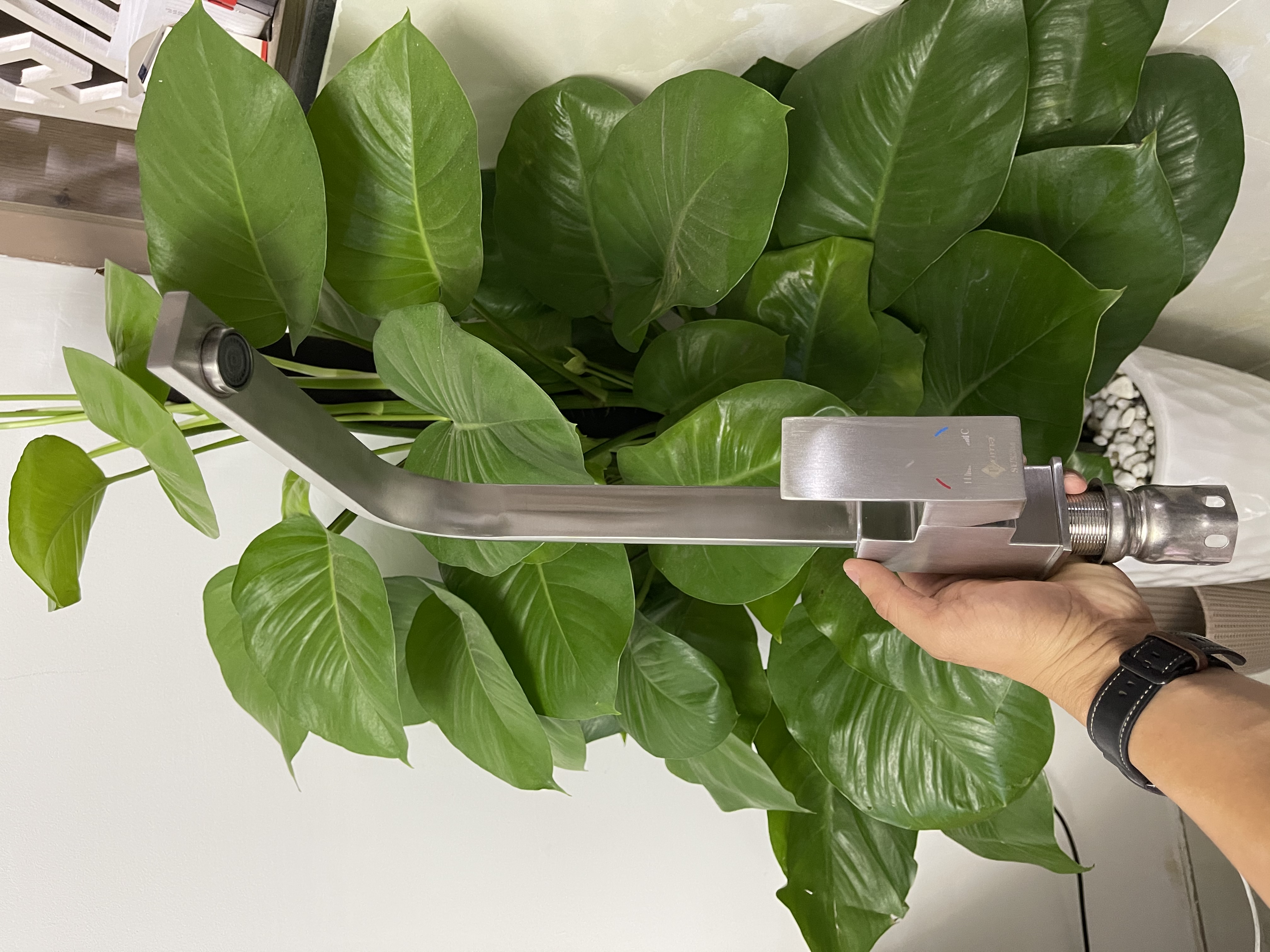 Vòi rửa chén nóng lạnh vuông inox