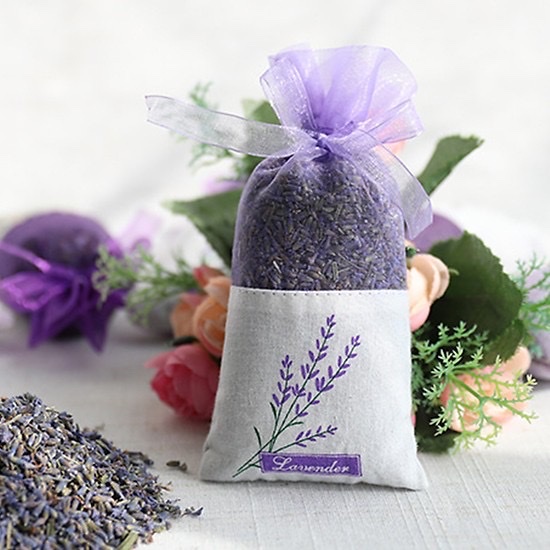 Túi thơm hoa oải hương giúp chống muỗi và các loại côn trùng ,khử mùi ẩm mốc quần áo , dùng làm bánh và chế biến trà rất tiện lợi