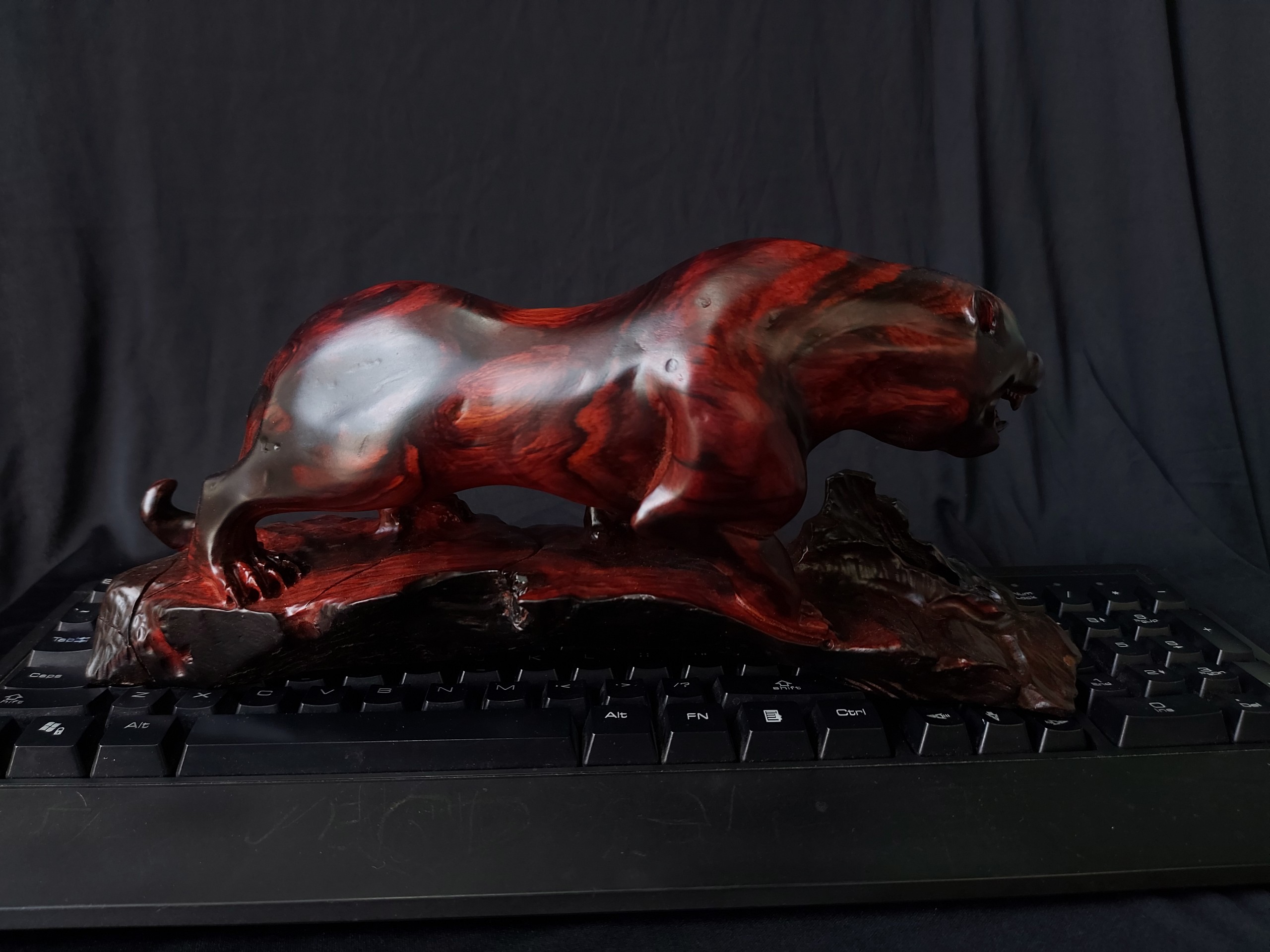 Tượng Con Báo bằng gỗ trắc - Hàng thủ công MB1