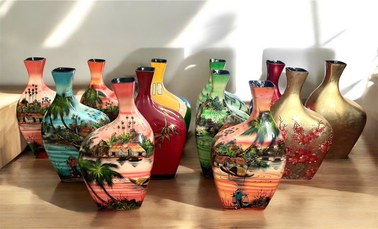 Bình hoa sơn mài Thanh Bình Lê- Bình cong size 30x17x10 cm /  Nghệ Thuật- Sang Trọng- Độc Đáo