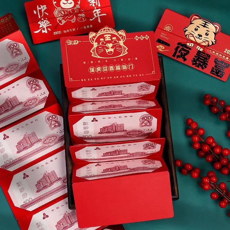Quạt Xếp Bỏ Túi Màu Đỏ In Hoạt Hình Dễ Thương