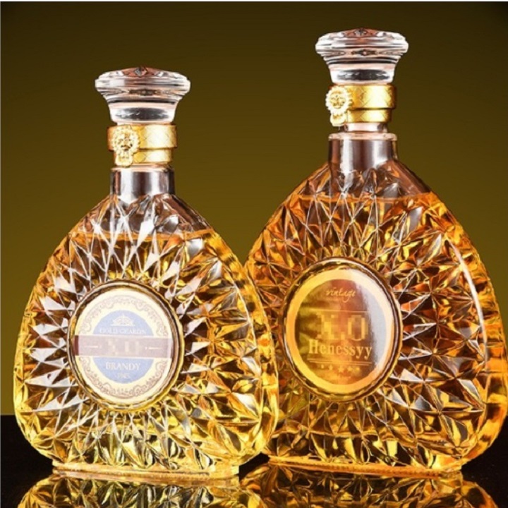 Chai Thủy Tinh X-O Tam Giác Đựng Rượu Dung Tích 750 ML Decor Nhà Cửa Cao Cấp