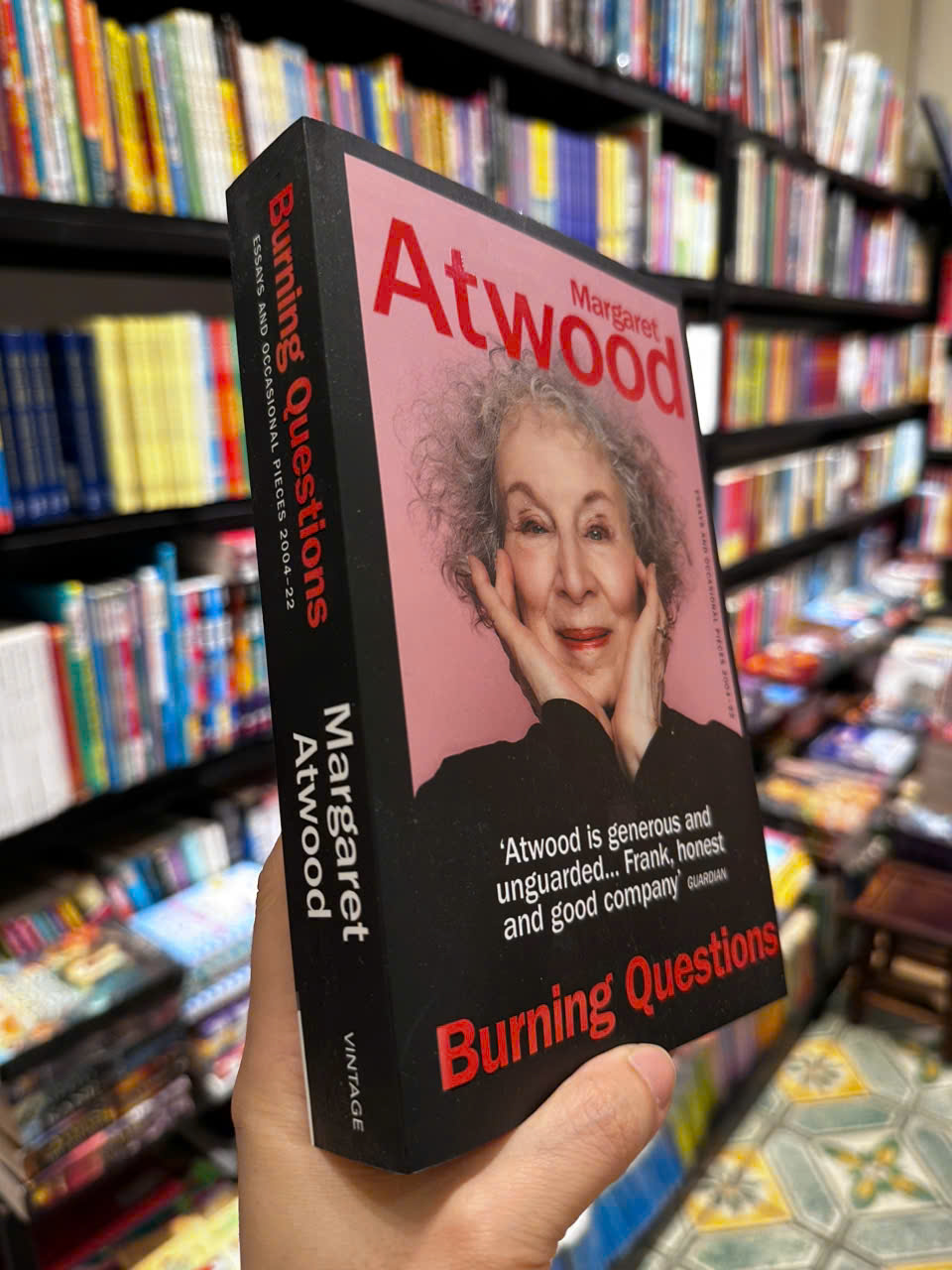 Sách - Burning Questions Essays and Occasional Pieces 2004-22 by Margaret Atwood