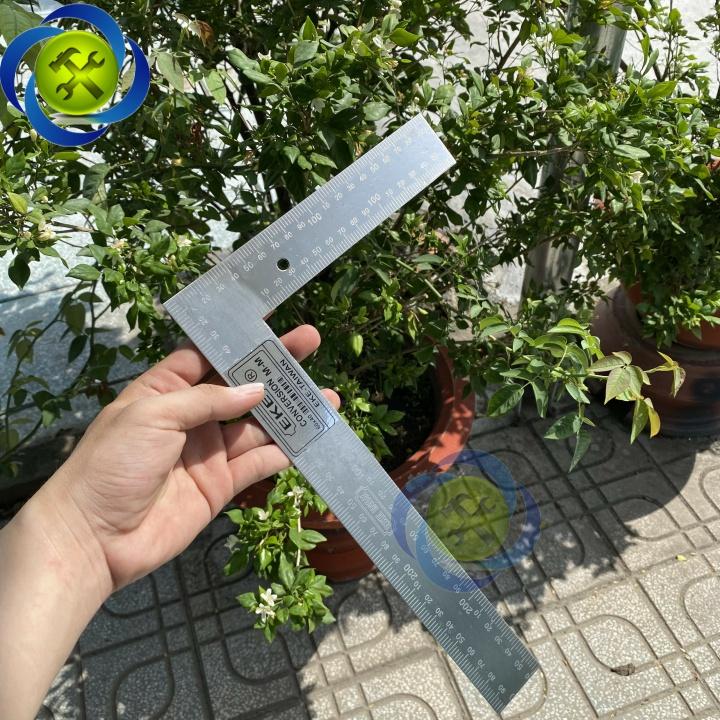 Thước góc vuông Đài Loan EKE-2030 kích thước 200mm x 400mm