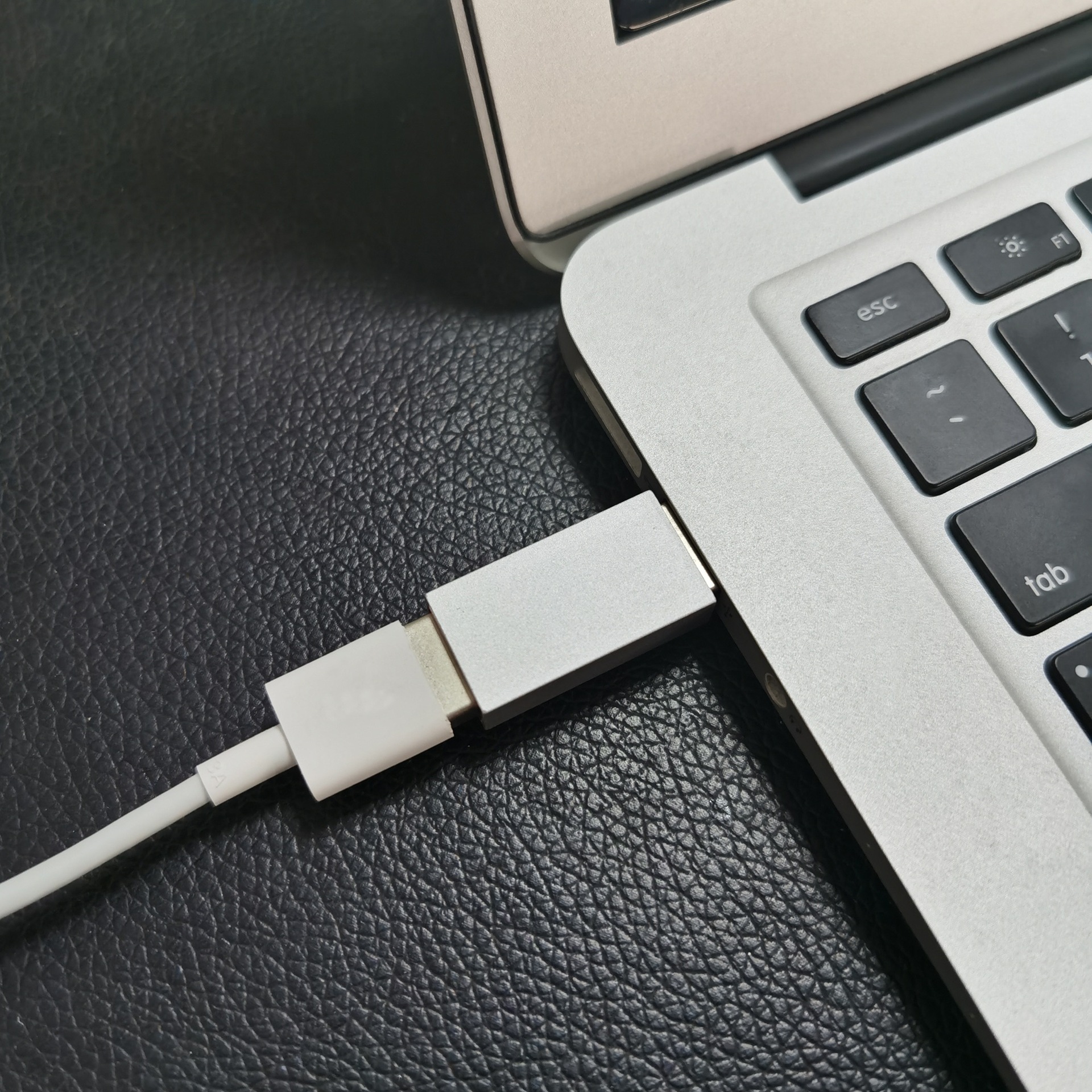 Thiết Bị Chặn Dữ Liệu Truyền Qua Cổng USB Máy Tính, Laptop; Bả Vệ An Toàn Dữ Liệu ( USB to USB) - Hàng Nhập Khẩu