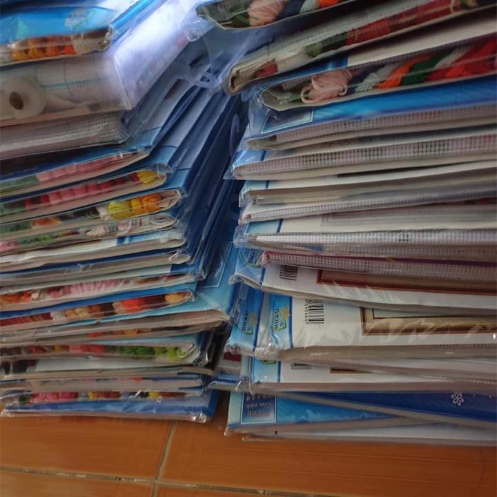 Tranh thêu vợ chồng thiên nga hoa lan tím 88902 - kích thước: 95 * 50cm.