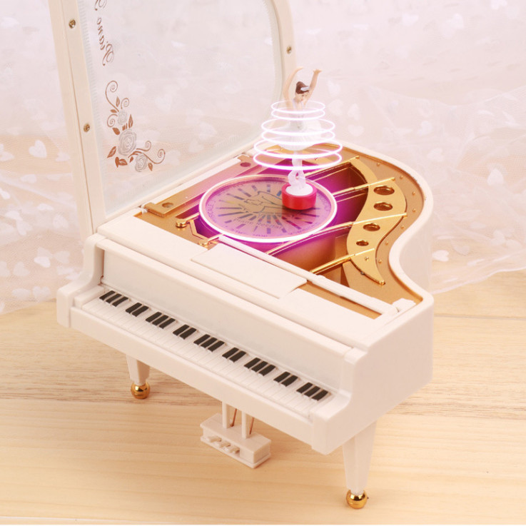 Hộp phát nhạc piano với vũ công múa bale