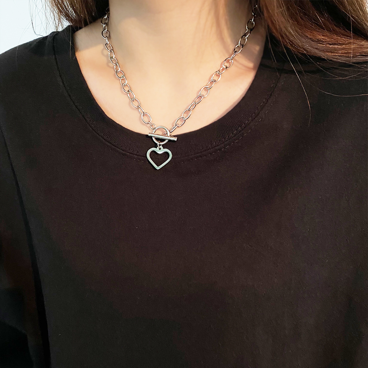 Vòng cổ trái tim titan choker kim loại basic