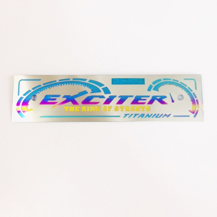 Bảng tên titanium xe Exciter