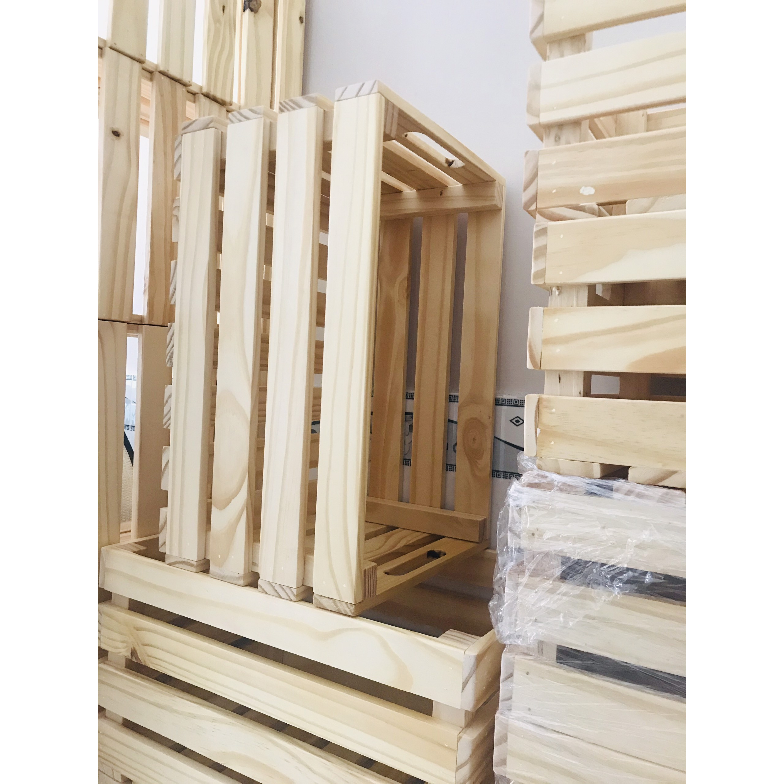 Khay Gỗ Pallet Dạng Thùng Đa Năng Size Lớn 40x26x16 Cm. Gỗ Đẹp Trang Trí Outdoor và Indoor - Hộp Gỗ Thông Chile Kháng Nước