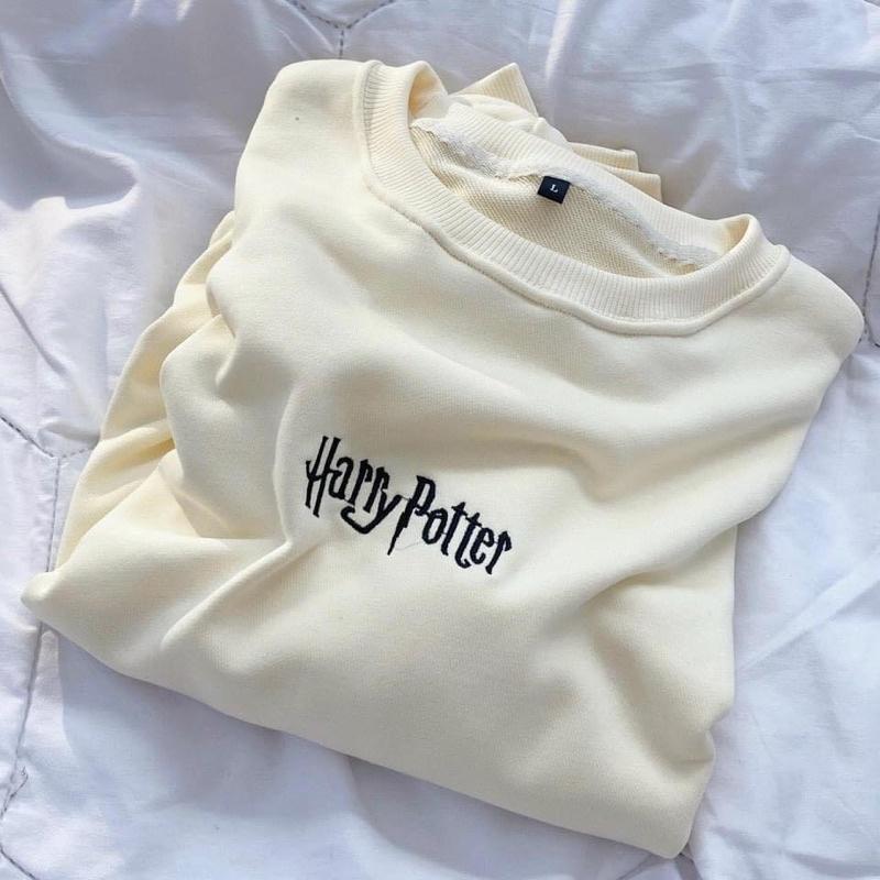 Hình ảnh Áo Sweater Dáng Rộng Chữ Thêu HARRY POTTER  [ nam nữ mặc ],Áo Sweater Chỉ Nổi Chữ Thêu Phong Cách Unisex Nam Nữ Dáng Rộng