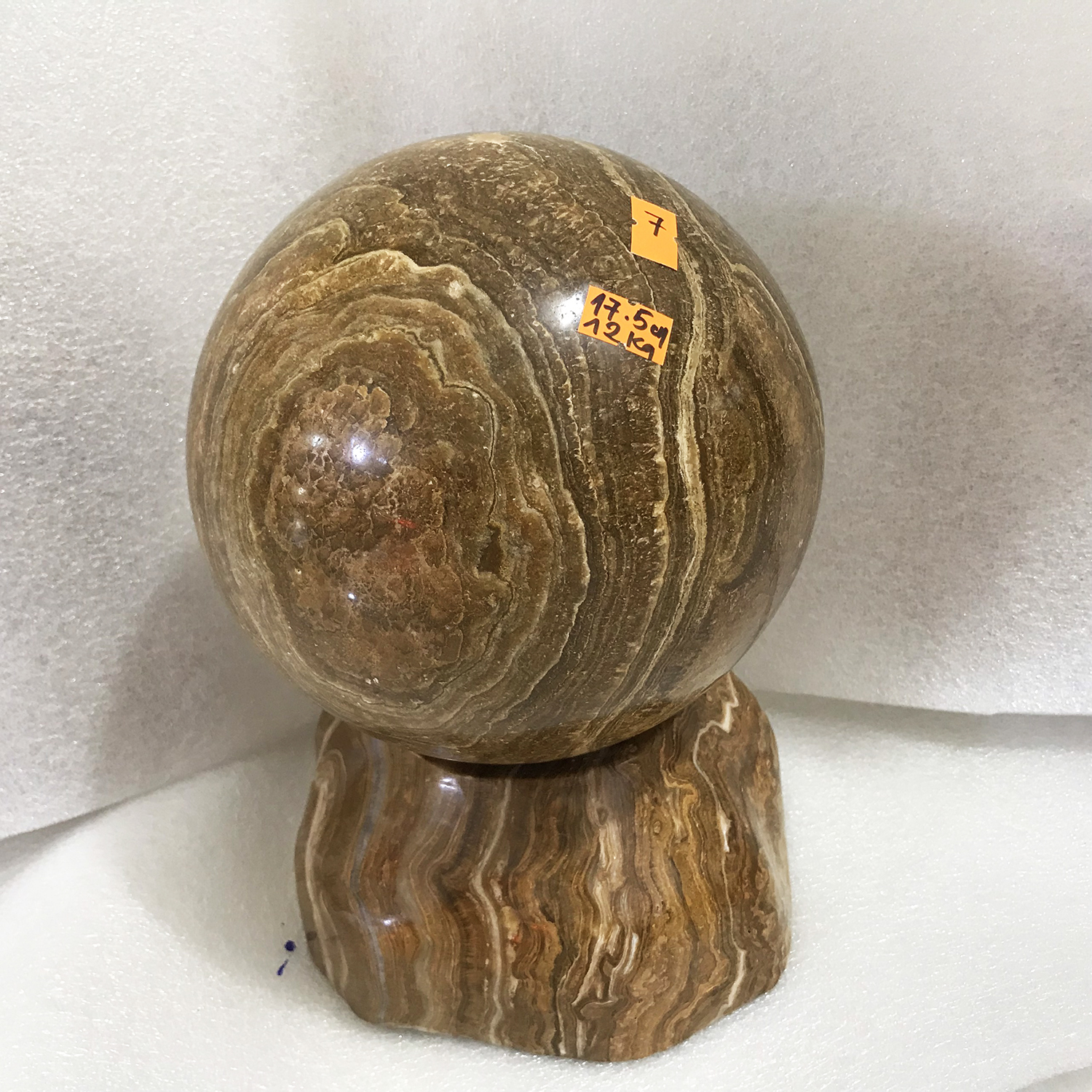 Cầu bi đá phong thủy 100% tự nhiên màu vàng vân gỗ cho người mệnh Kim và Thỗ đường kính 17.5 cm cân nặng khoảng 10 kg cauphongthuyvang17.5cm.10