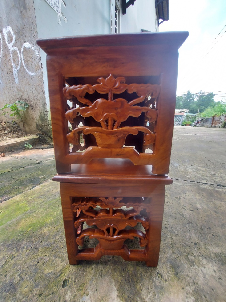 KỶ VUÔNG,ĐẾ BÁT HƯƠNG,ĐÔN GỖ HƯƠNG VUÔNG CÓ HOA VĂN MẶT 14,16,18,20 CM