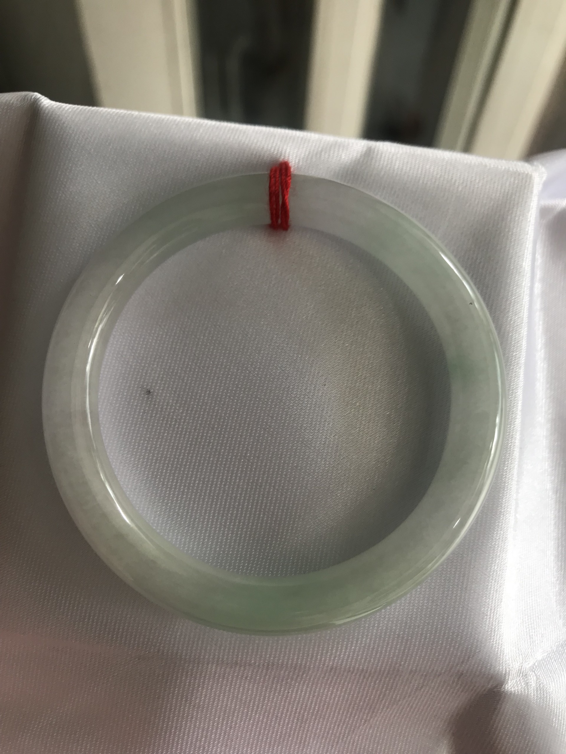 Vòng tay nữ đá Cẩm Thạch tự nhiên mới Tr Lý T Sao 48mm x chột 7mm màu trắng bóng xanh lý nhẹ đều hợp nữ tay nhỏ mệnh Kim Thủy 35kg - 48kg đeo đẹp xinh tay may mắn tốt cho công việc quà tặng nữ ý nghĩa ạ