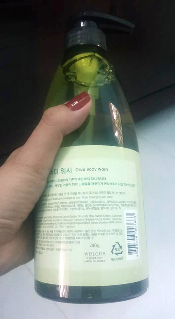 Sữa tắm tinh chất trà xanh Welcos Green Tea Body Cleanser 740ml + Móc khóa