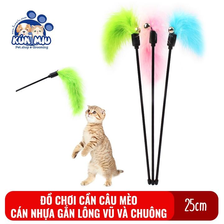 Đồ chơi cho mèo cần câu nhựa gắn lông vũ và chuông độ dài cán 25cm