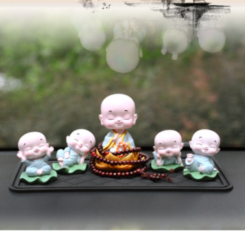 Trang trí taplo ô tô / Quà tặng tâm linh với set hoà thượng cầm chuỗi ngồi đài sen.