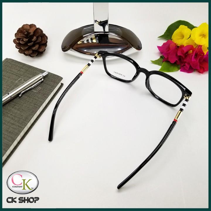 Kính giả cận siêu xinh. Mắt kính đẹp, thời trang, tôn thêm vẻ đẹp cho khuôn mặt của bạn.