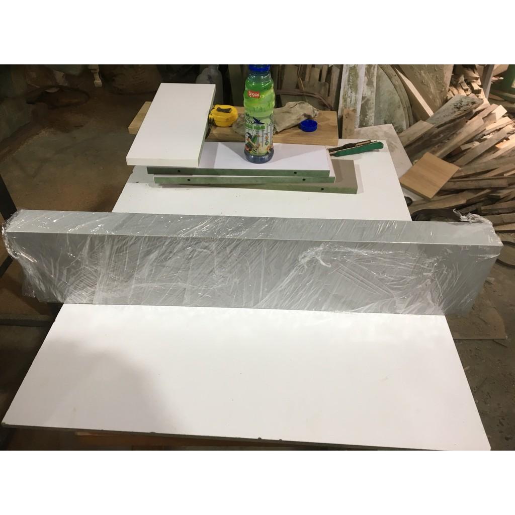 Kệ gỗ treo tường , kích thước 700x150mm, kèm phụ kiện lắp ráp.