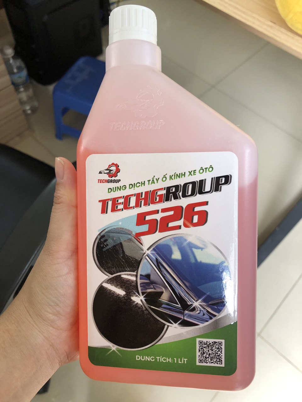 Dung dịch tẩy ố kính xe ôtô Techgroup – 526 (1 Lít)